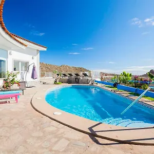 villa-sara-in-costa-adeje.tenerifehoteles.net/